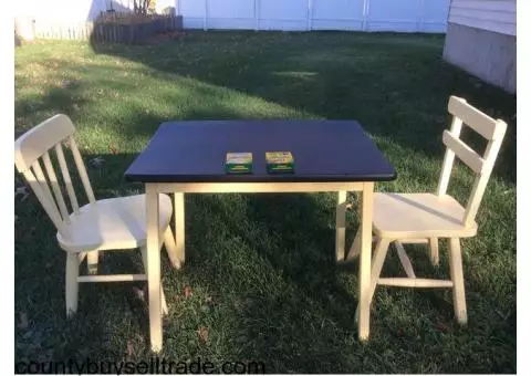 Children's Arts and and Crafts Table