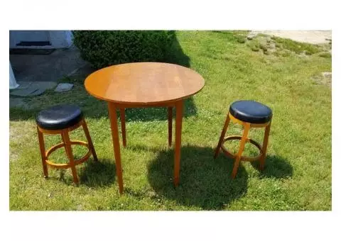 Pub style high top folding table with 2 matching stools.